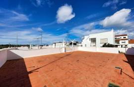 2 Bedroom Apartment with Private Terrace in Quiet Area of Estômbar