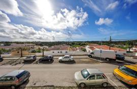 2 Bedroom Apartment with Private Terrace in Quiet Area of Estômbar