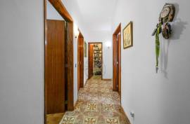 2 Bedroom Apartment with Private Terrace in Quiet Area of Estômbar