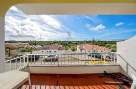 2 Bedroom Apartment with Private Terrace in Quiet Area of Estômbar