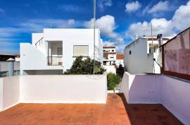 2 Bedroom Apartment with Private Terrace in Quiet Area of Estômbar