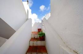 2 Bedroom Apartment with Private Terrace in Quiet Area of Estômbar