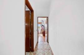 2 Bedroom Apartment with Private Terrace in Quiet Area of Estômbar
