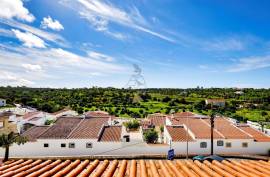 2 Bedroom Apartment with Private Terrace in Quiet Area of Estômbar