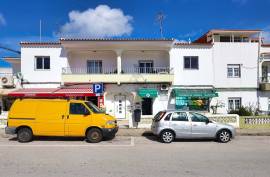2 Bedroom Apartment with Private Terrace in Quiet Area of Estômbar