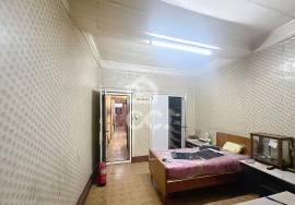 Building with Soul and History in the Heart of the City — Ideal for Investment