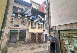 Building with Soul and History in the Heart of the City — Ideal for Investment