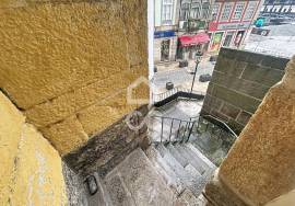 Building with Soul and History in the Heart of the City — Ideal for Investment