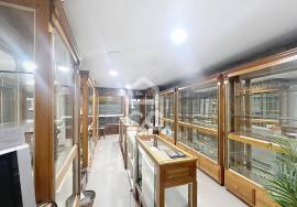 Building with Soul and History in the Heart of the City — Ideal for Investment