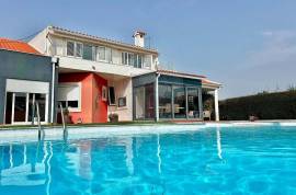 Exclusive Villa in Azeitão — Space, Nature & Investment Potential