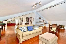 Exclusive Villa in Azeitão — Space, Nature & Investment Potential