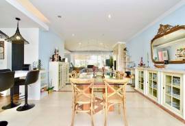 Exclusive Villa in Azeitão — Space, Nature & Investment Potential