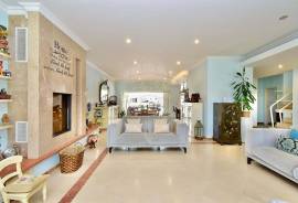 Exclusive Villa in Azeitão — Space, Nature & Investment Potential