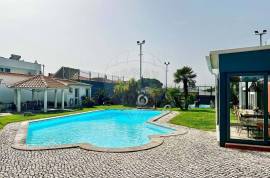Exclusive Villa in Azeitão — Space, Nature & Investment Potential