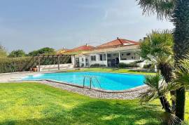 Exclusive Villa in Azeitão — Space, Nature & Investment Potential