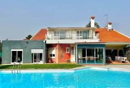Exclusive Villa in Azeitão — Space, Nature & Investment Potential