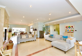 Exclusive Villa in Azeitão — Space, Nature & Investment Potential