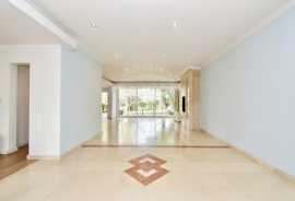 Exclusive Villa in Azeitão — Space, Nature & Investment Potential