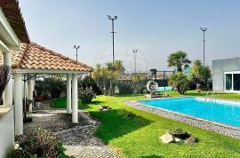 Exclusive Villa in Azeitão — Space, Nature & Investment Potential