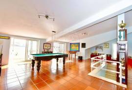 Exclusive Villa in Azeitão — Space, Nature & Investment Potential