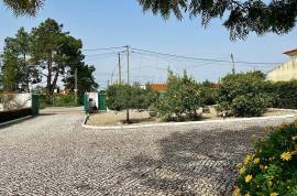 Exclusive Villa in Azeitão — Space, Nature & Investment Potential