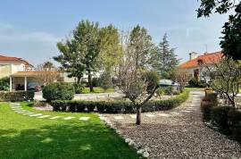 Exclusive Villa in Azeitão — Space, Nature & Investment Potential