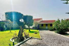 Exclusive Villa in Azeitão — Space, Nature & Investment Potential