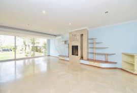 Exclusive Villa in Azeitão — Space, Nature & Investment Potential