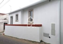 3-Bedroom Fully Renovated Villa in Lourinhã – Comfort, Modern Living, and Quality of Life Near the Sea