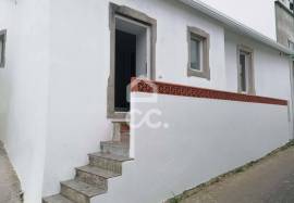 3-Bedroom Fully Renovated Villa in Lourinhã – Comfort, Modern Living, and Quality of Life Near the Sea