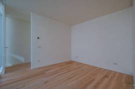 Bright T3+1 loft with 30 sqm of outdoor space to enjoy outdoor living in Marvila to the fullest.