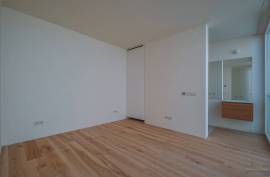 Bright T3+1 loft with 30 sqm of outdoor space to enjoy outdoor living in Marvila to the fullest.