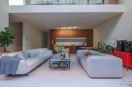 Bright T3+1 loft with 30 sqm of outdoor space to enjoy outdoor living in Marvila to the fullest.