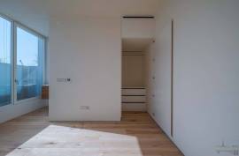 Bright T3+1 loft with 30 sqm of outdoor space to enjoy outdoor living in Marvila to the fullest.