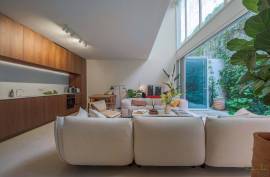 Bright T3+1 loft with 30 sqm of outdoor space to enjoy outdoor living in Marvila to the fullest.