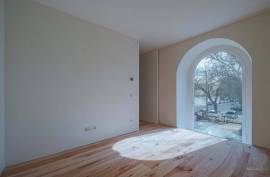 Bright T3+1 loft with 30 sqm of outdoor space to enjoy outdoor living in Marvila to the fullest.