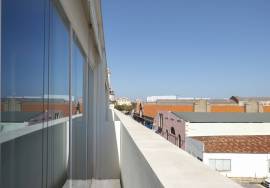 Bright T3+1 loft with 30 sqm of outdoor space to enjoy outdoor living in Marvila to the fullest.