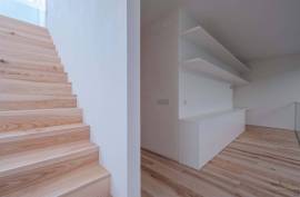 Bright T3+1 loft with 30 sqm of outdoor space to enjoy outdoor living in Marvila to the fullest.