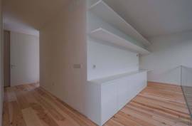 Bright T3+1 loft with 30 sqm of outdoor space to enjoy outdoor living in Marvila to the fullest.