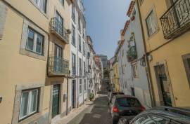 Intimate outdoor space - T2 furnished in Misericórdia
