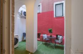 Intimate outdoor space - T2 furnished in Misericórdia