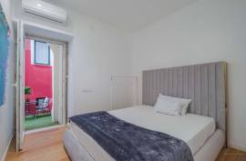 Intimate outdoor space - T2 furnished in Misericórdia