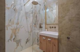 Intimate outdoor space - T2 furnished in Misericórdia
