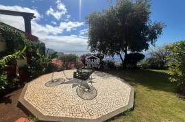 * EXCLUSIVE * Elegant Garden Bungalow T2 + 1 with Income Potential in Funchal * EXCLUSIVE * Elegant Garden Bungalow T2 + 1 with Income Potential in Funchal