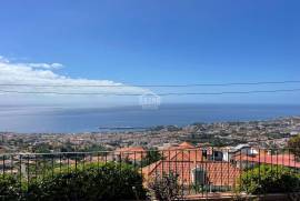 * EXCLUSIVE * Elegant Garden Bungalow T2 + 1 with Income Potential in Funchal * EXCLUSIVE * Elegant Garden Bungalow T2 + 1 with Income Potential in Funchal