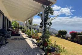 * EXCLUSIVE * Elegant Garden Bungalow T2 + 1 with Income Potential in Funchal * EXCLUSIVE * Elegant Garden Bungalow T2 + 1 with Income Potential in Funchal