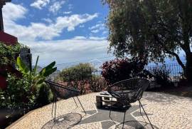 * EXCLUSIVE * Elegant Garden Bungalow T2 + 1 with Income Potential in Funchal * EXCLUSIVE * Elegant Garden Bungalow T2 + 1 with Income Potential in Funchal
