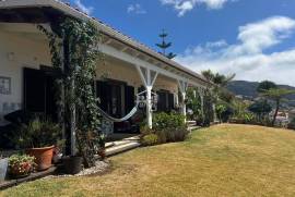 * EXCLUSIVE * Elegant Garden Bungalow T2 + 1 with Income Potential in Funchal * EXCLUSIVE * Elegant Garden Bungalow T2 + 1 with Income Potential in Funchal
