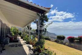 * EXCLUSIVE * Elegant Garden Bungalow T2 + 1 with Income Potential in Funchal * EXCLUSIVE * Elegant Garden Bungalow T2 + 1 with Income Potential in Funchal