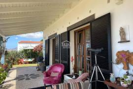 * EXCLUSIVE * Elegant Garden Bungalow T2 + 1 with Income Potential in Funchal * EXCLUSIVE * Elegant Garden Bungalow T2 + 1 with Income Potential in Funchal